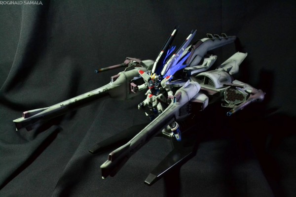 HG 1/144 Meteor Unit + RG 1/144 Freedom Gundam Custom